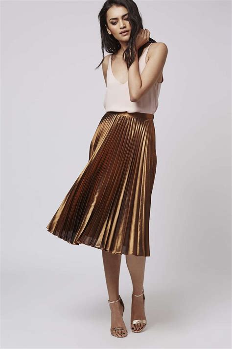 tops for pleated midi skirt.